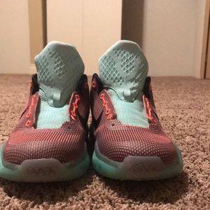 Size 6y kobe 10 Easter edition.